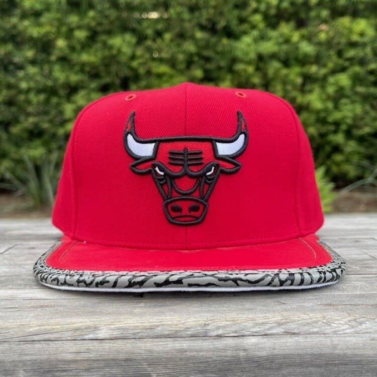 Mitchell and Ness Bulls M&N Concrete Snapback Red