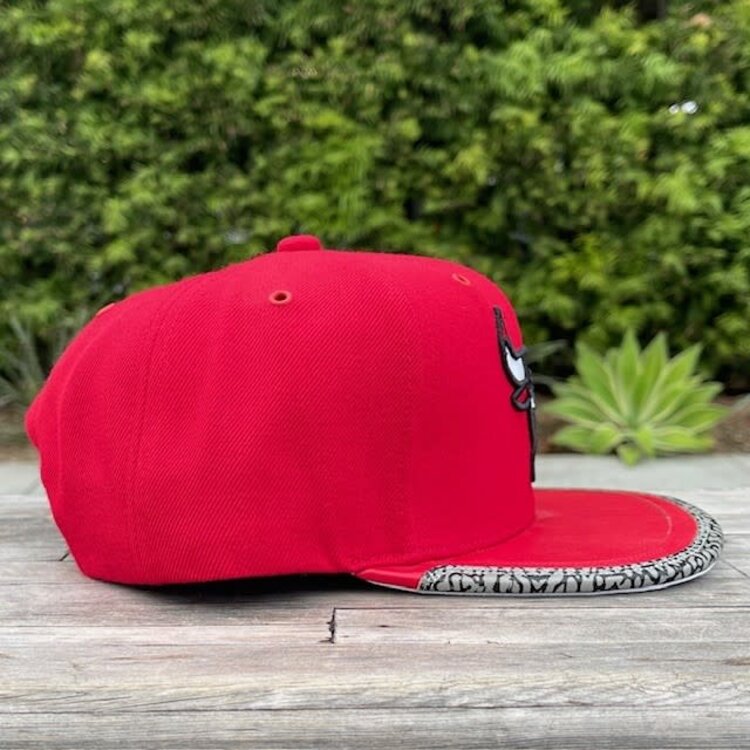 Mitchell and Ness Bulls M&N Concrete Snapback Red