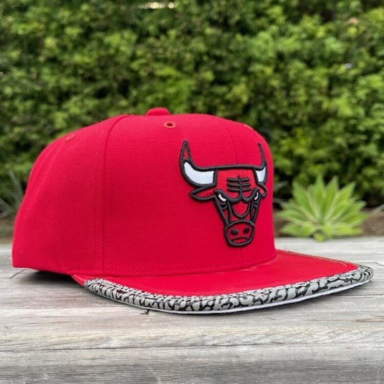 Mitchell and Ness Bulls M&N Concrete Snapback Red