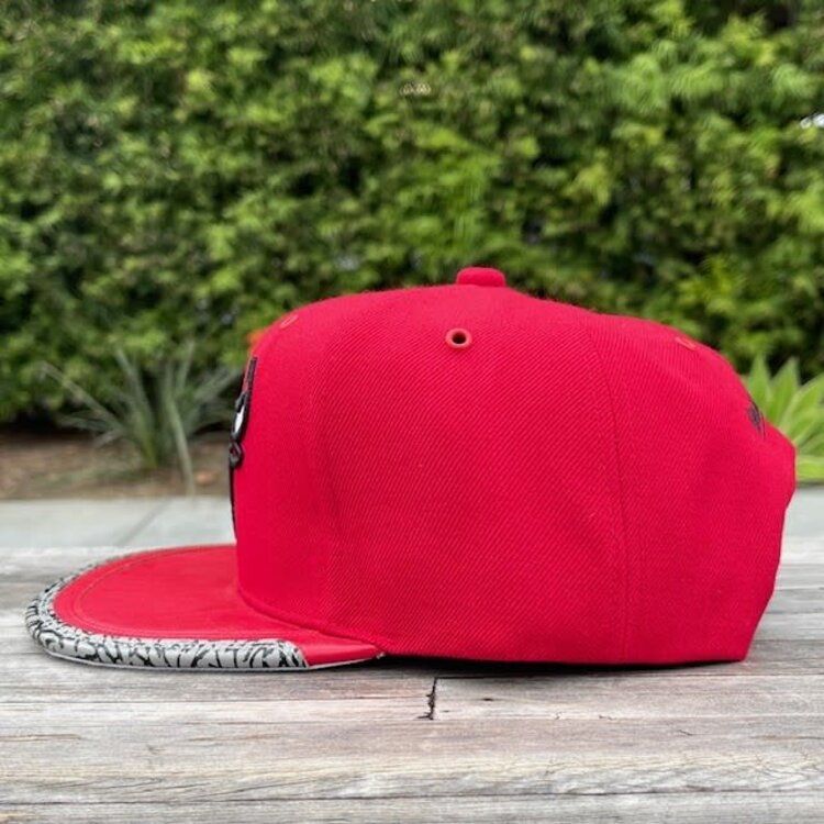 Mitchell and Ness Bulls M&N Concrete Snapback Red