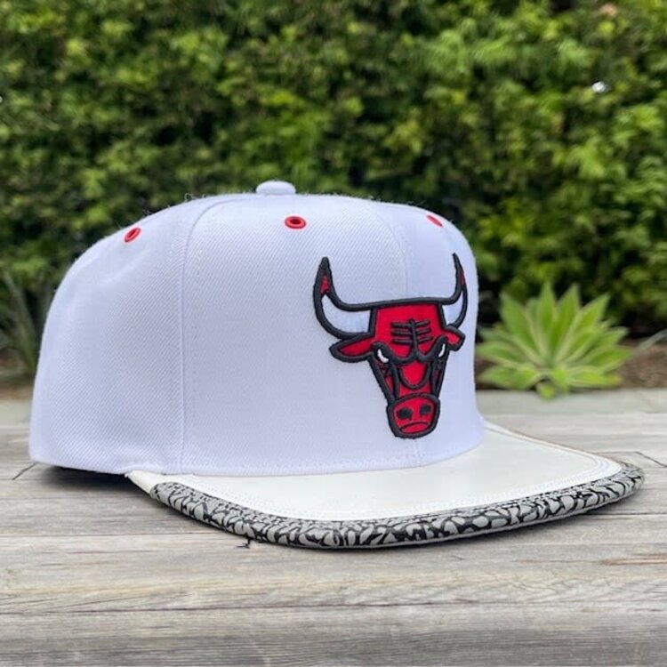 Mitchell and Ness Bulls M&N Concrete Snapback White
