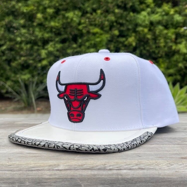 Mitchell and Ness Bulls M&N Concrete Snapback White