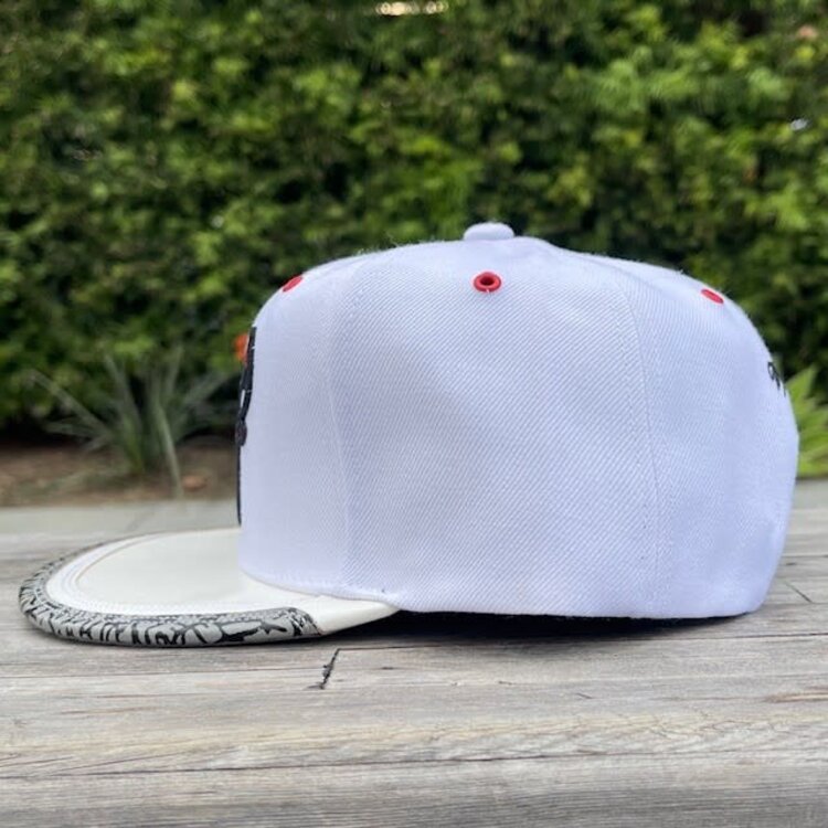 Mitchell and Ness Bulls M&N Concrete Snapback White