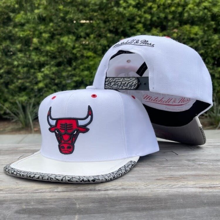 Mitchell and Ness Bulls M&N Concrete Snapback White
