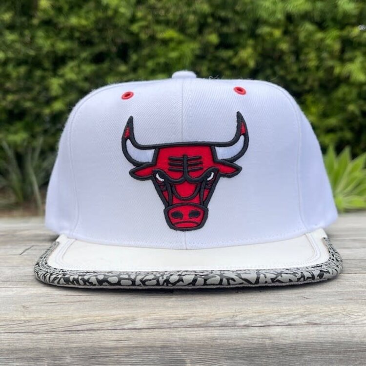 Mitchell and Ness Bulls M&N Concrete Snapback White