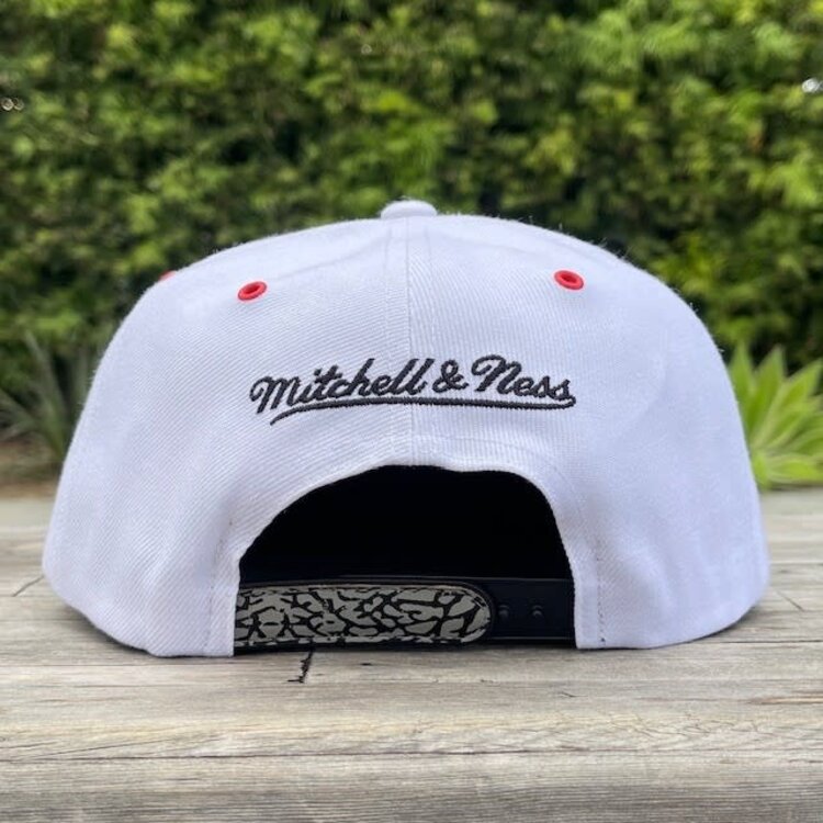 Mitchell and Ness Bulls M&N Concrete Snapback White