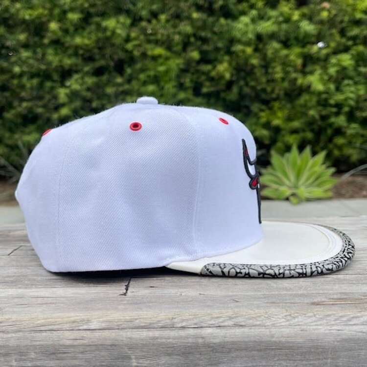 Mitchell and Ness Bulls M&N Concrete Snapback White