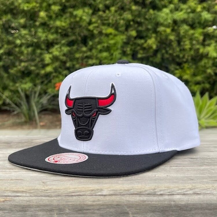 Mitchell and Ness Bulls M&N Playoff Wins Snapback White/ Black