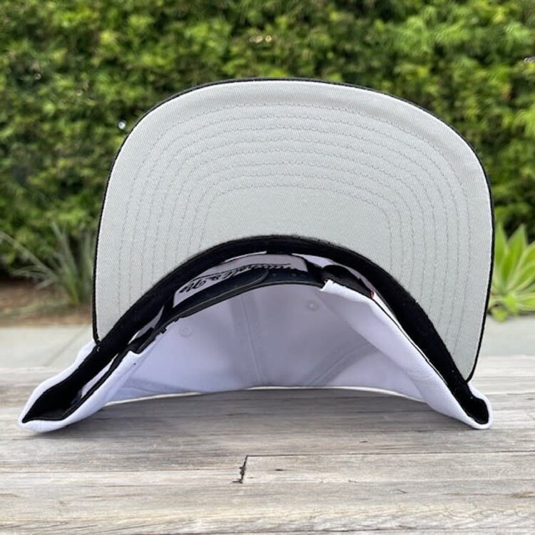 Mitchell and Ness Bulls M&N Playoff Wins Snapback White/ Black