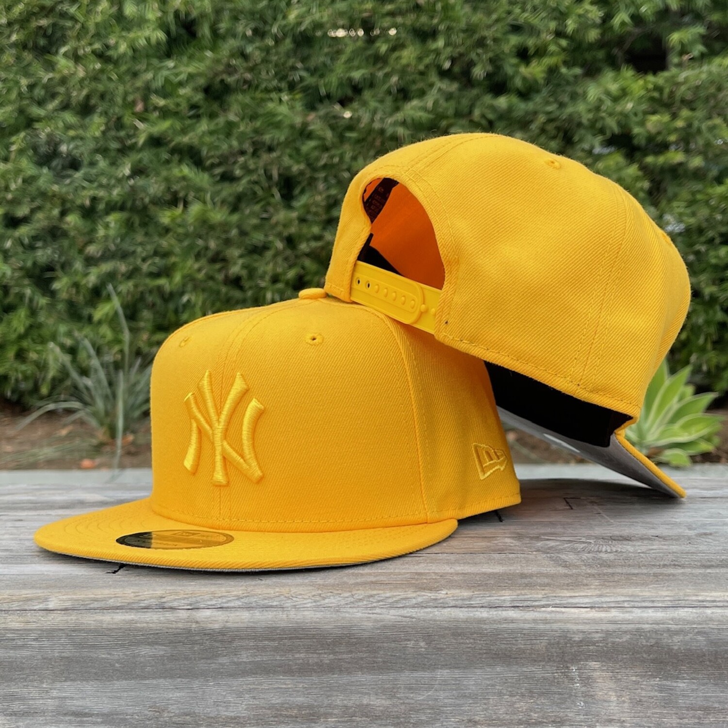 Yankees Gold Tonal 950 Snapback - The Locker Room of Downey