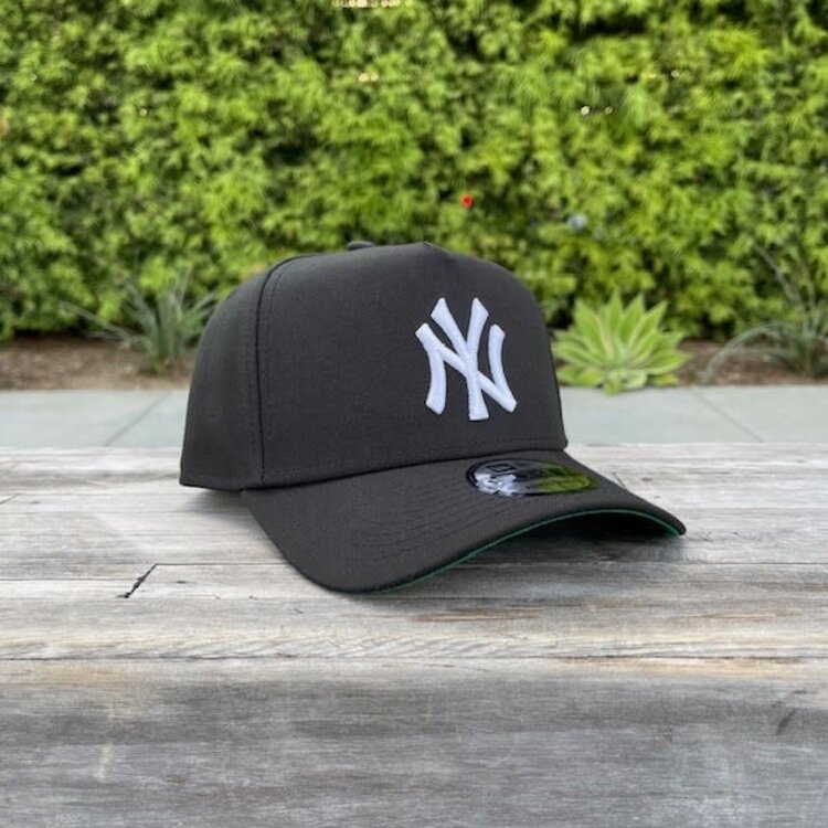 New Era NY Black White Green UV 940 A-Frame