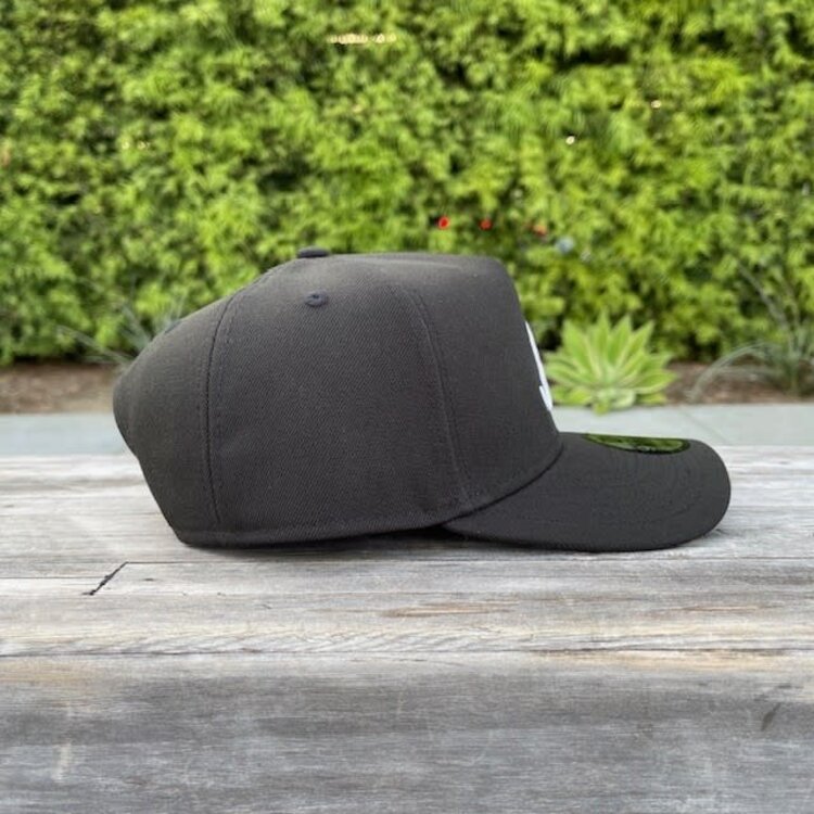 New Era Atlanta Braves Black White 940 A-Frame