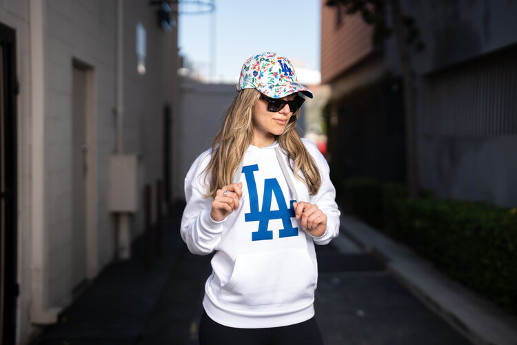 Antigua LA Dodgers Women's Primary Logo White Pullover Hoodie