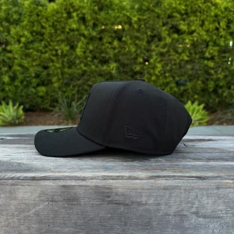 New Era Atlanta Braves Black Black 940 A-Frame