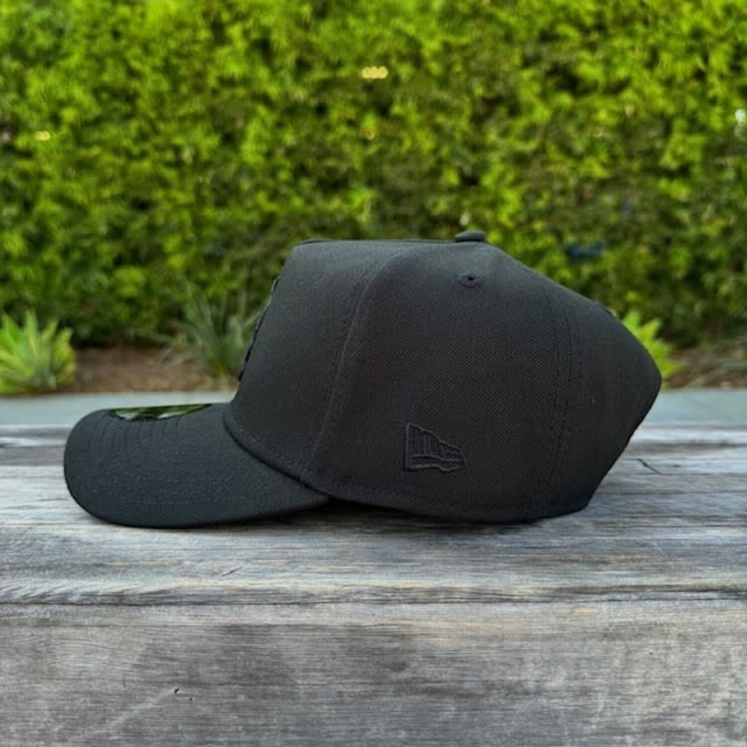 【海外限定】New Era A-frame Chicago White Sox All Black Men's Chicago White Sox New Era Black A-Frame 9FORTY Trucker