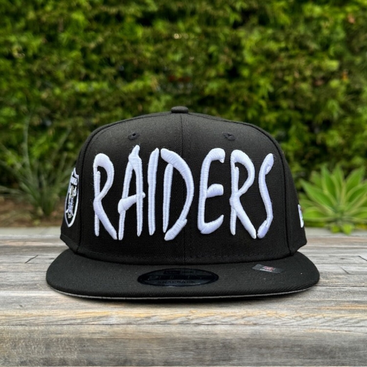 Raiders Black White Sketch 950 Snapback - The Locker Room of