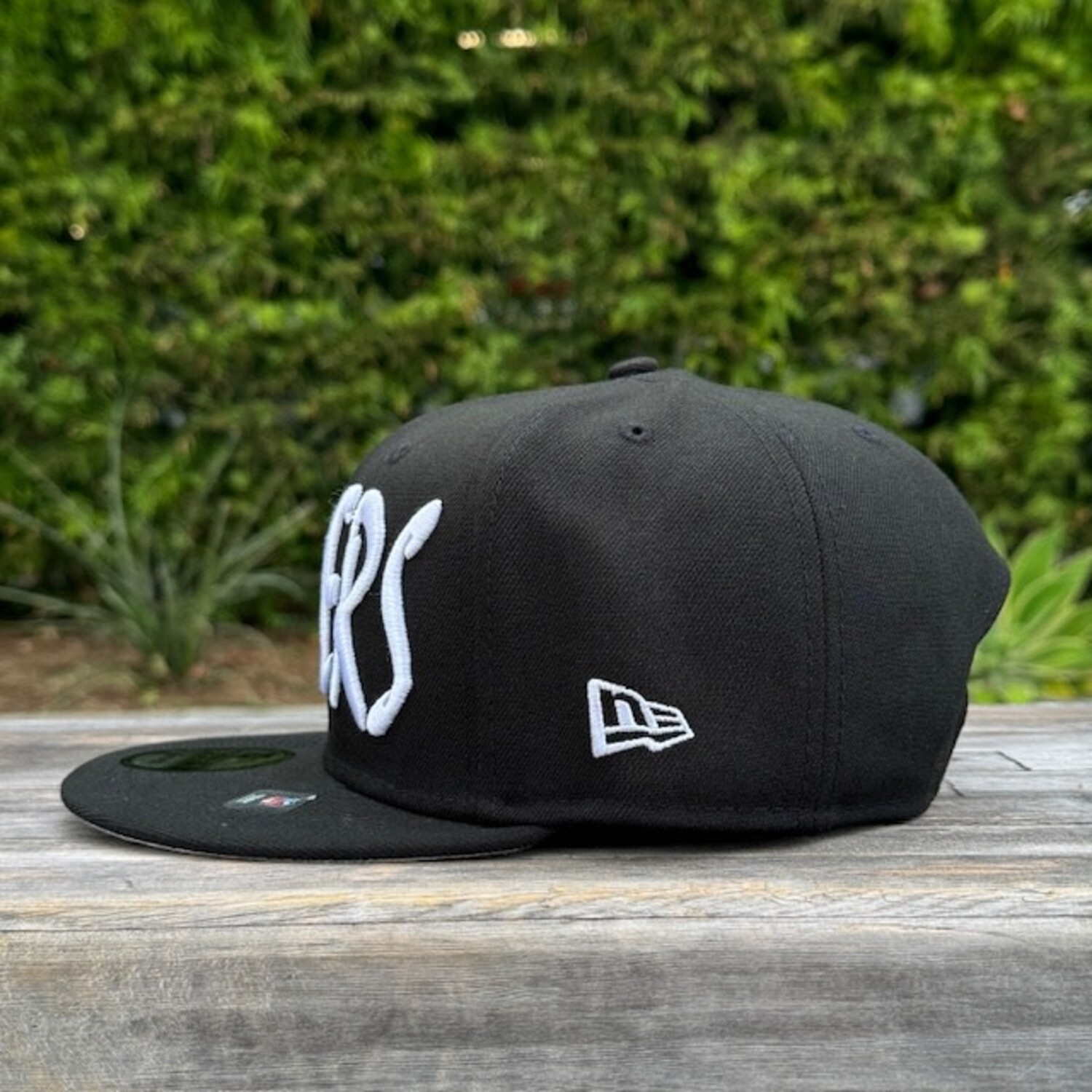 Raiders Black White Sketch 950 Snapback - The Locker Room of Downey