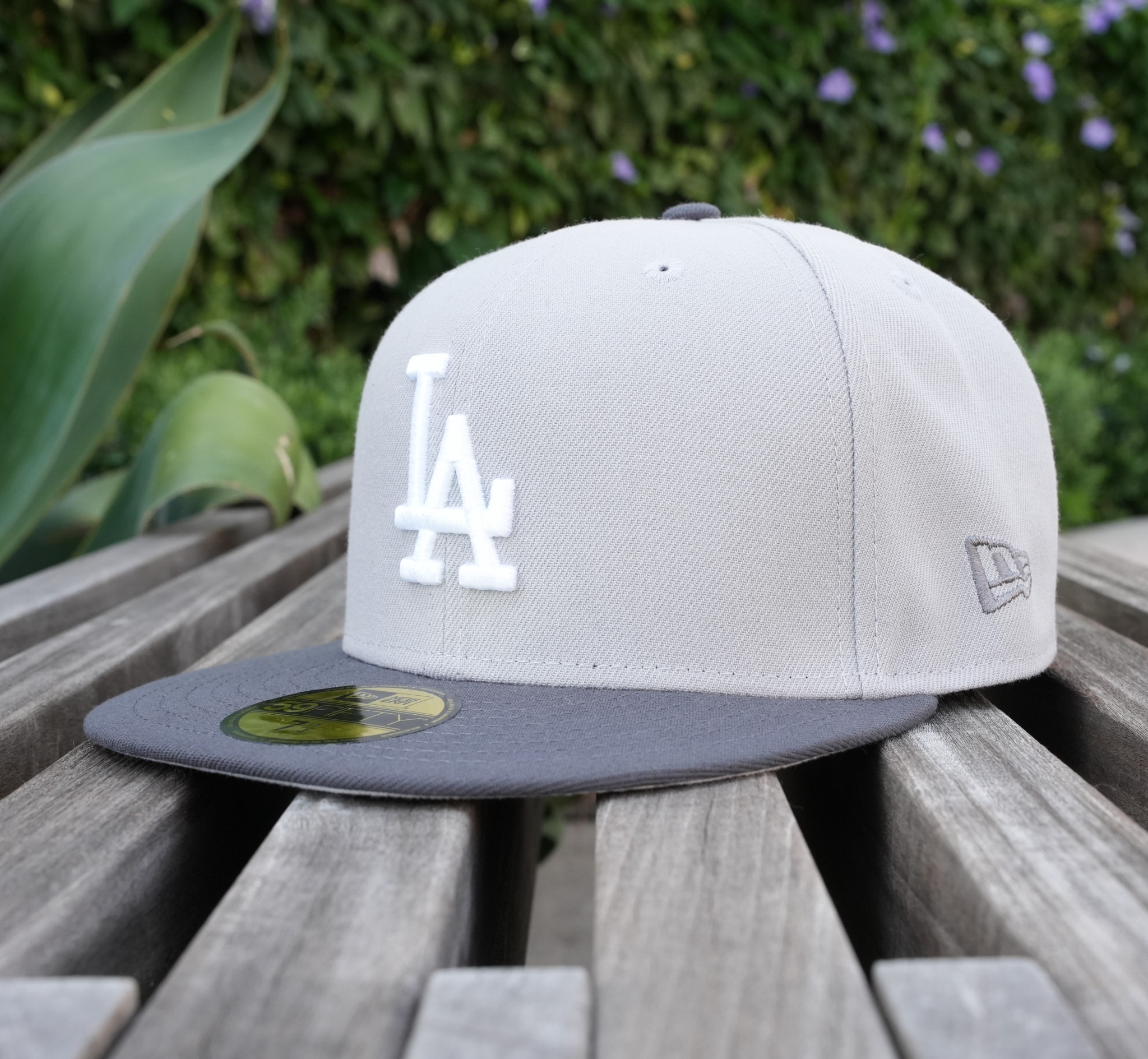 LA Light Dark Gray Gray UV
