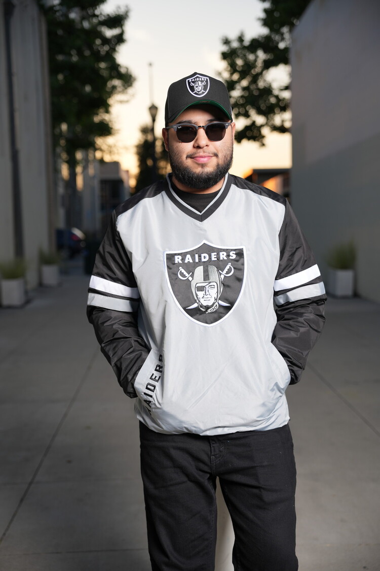 G-III Raiders M GIII Batter's Box Gray/Black V-Neck Pullover