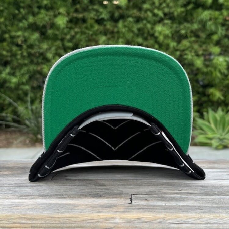 Mitchell and Ness LA Kings M&N NHL Team Pinstripe Snapnack Retro Logo