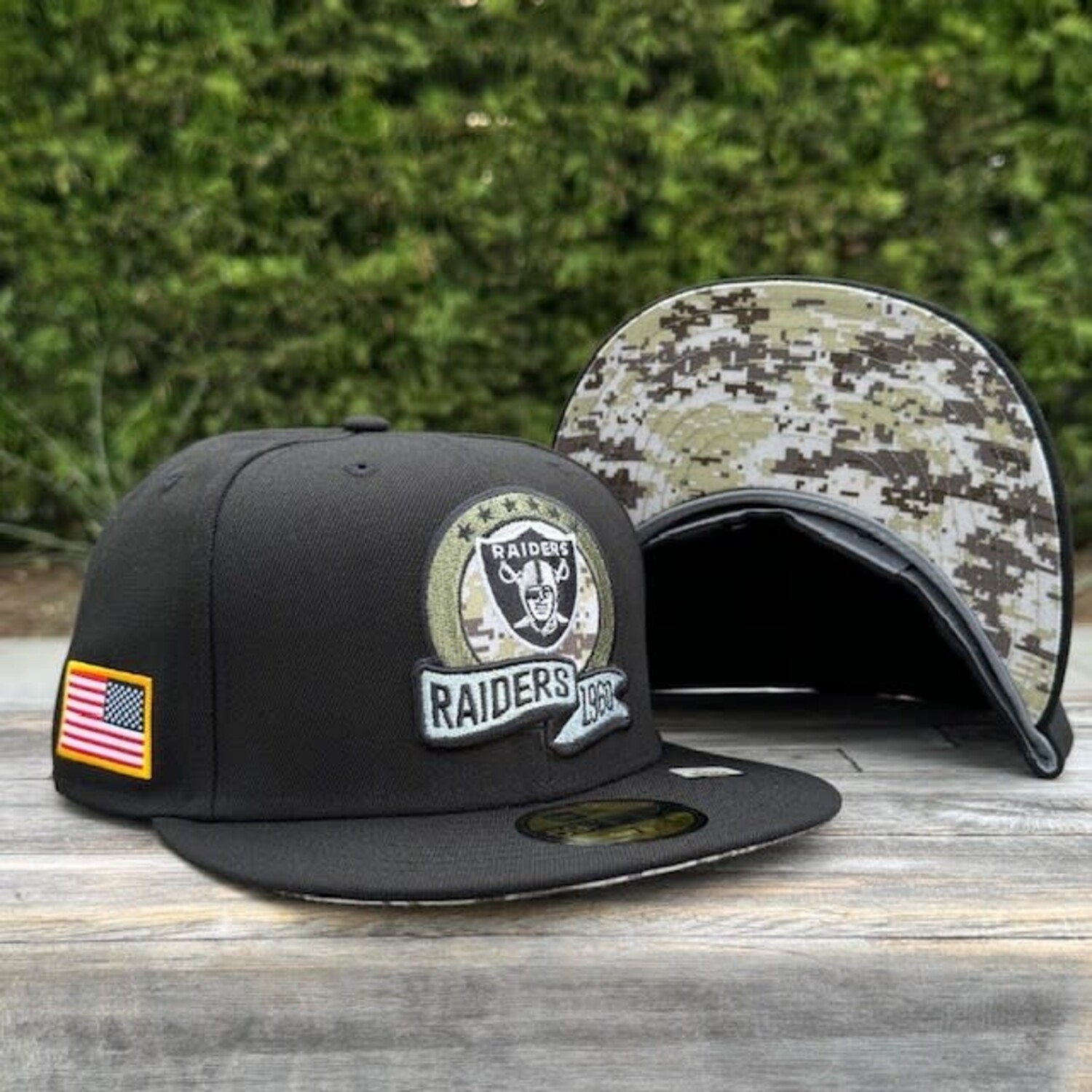 Las Vegas Raiders 22 STS 5950 - The Locker Room of Downey