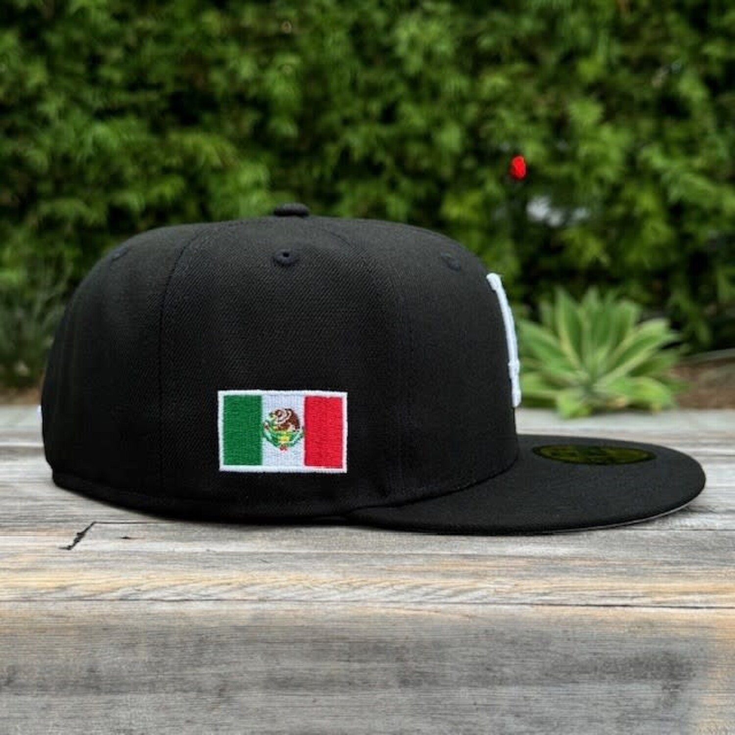 LA BW Mexico Flag Gray UV - The Locker Room of Downey