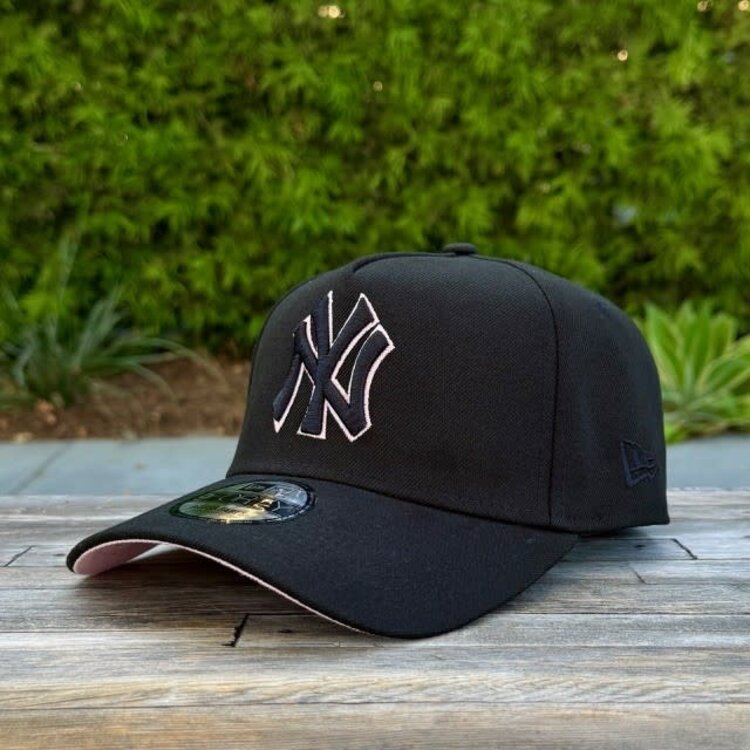 New Era Yankees 2000 WS Black Pink Outline Pink UV 940 A-Frame