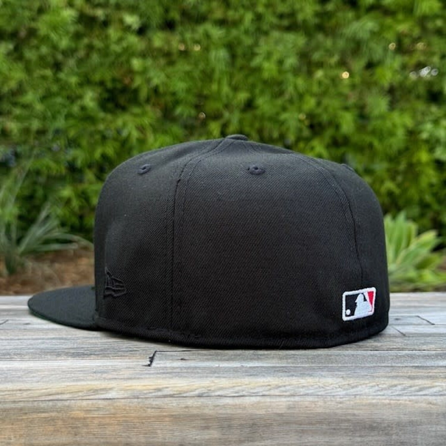 LA Black White 5950 A-Frame Green UV - The Locker Room of Downey