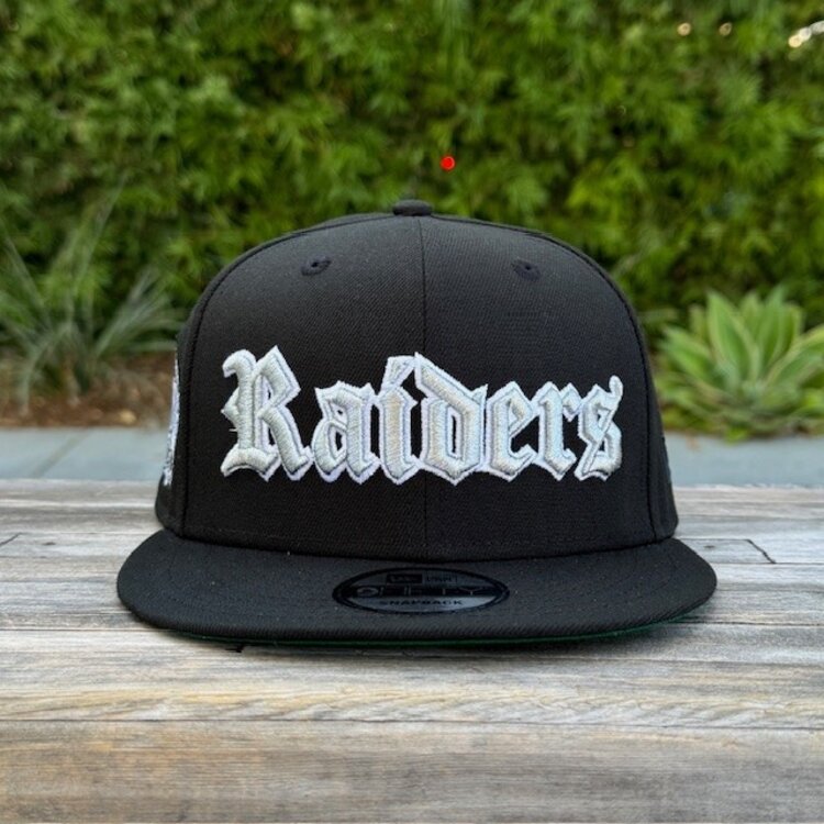 New Era Raiders Old English Black Metallic Silver 60th Anniversary 950 Snapback
