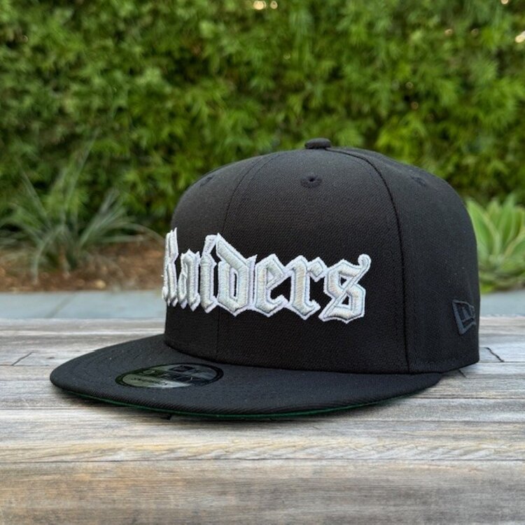 New Era Raiders Old English Black Metallic Silver 60th Anniversary 950 Snapback
