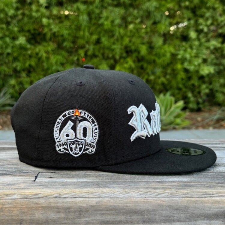 New Era Raiders Old English Black Metallic Silver 60th Anniversary 950 Snapback