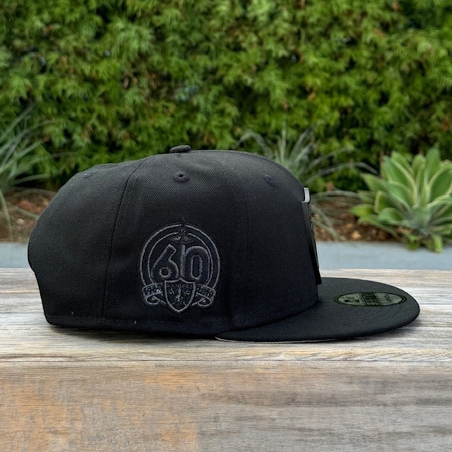 Raiders Black Black Metal Logo 60th Anniv 950 Snapback - The