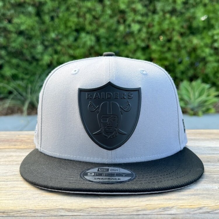 New Era Raiders Gray/Black Black Metal Logo Pro Bowl 950 Snapback