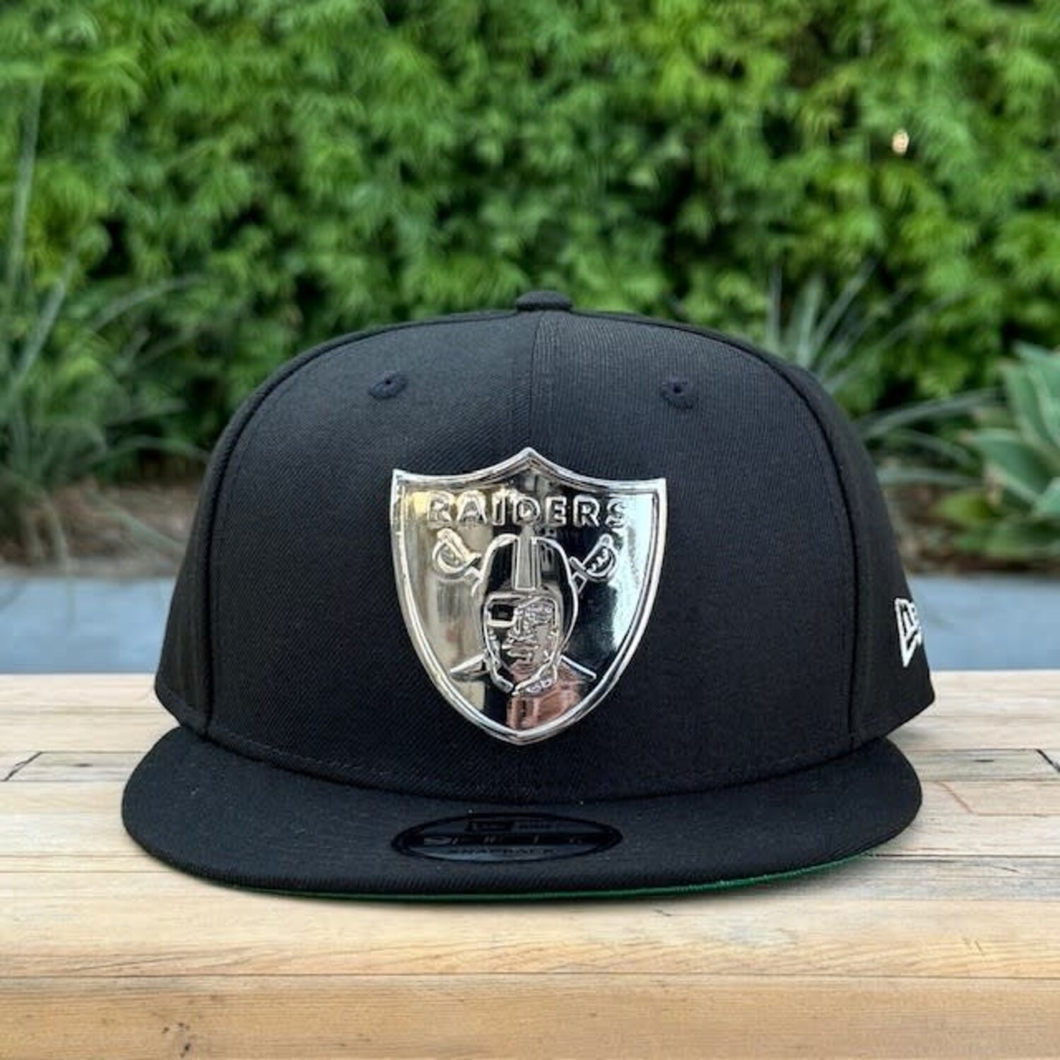 RAIDERS ブラックキャップ シールドロゴ Raiders Black XL Shield Logo - The Locker Room of Downey