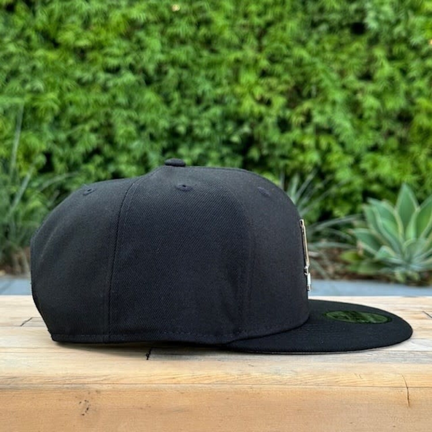 LA Dodgers Black Silver Metal Logo 950 Snapback - The Locker
