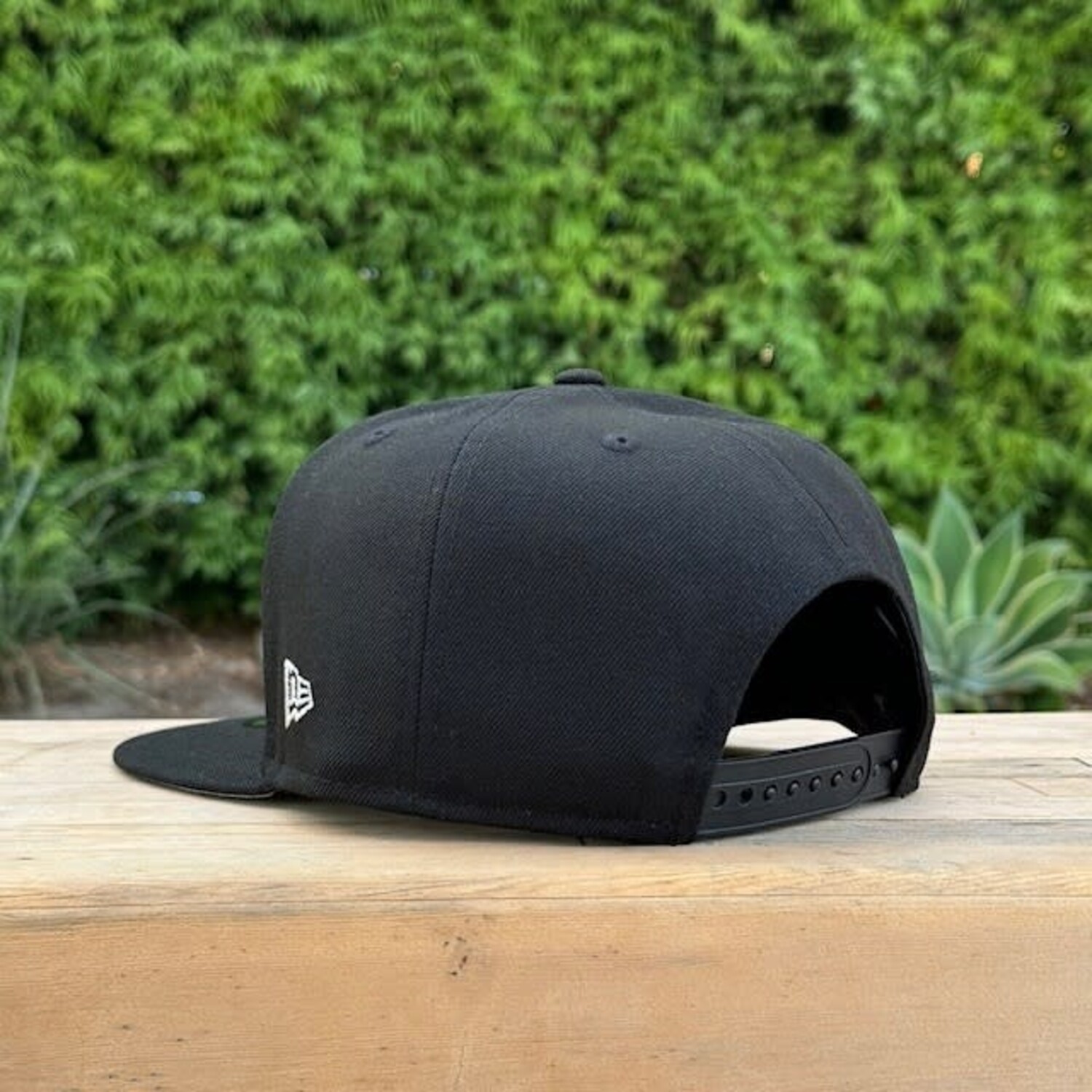 Dodgers キャップ 黒/グレー LAロゴ LA Dodgers Black Silver Metal Logo 950 Snapback - The Locker