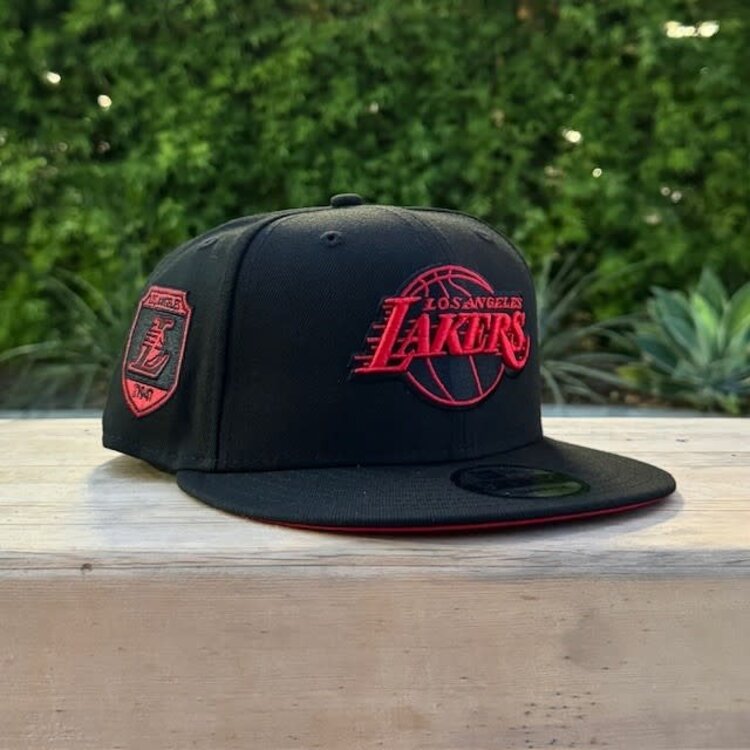 New Era Lakers Black Red Outline Crest SP Red UV 950