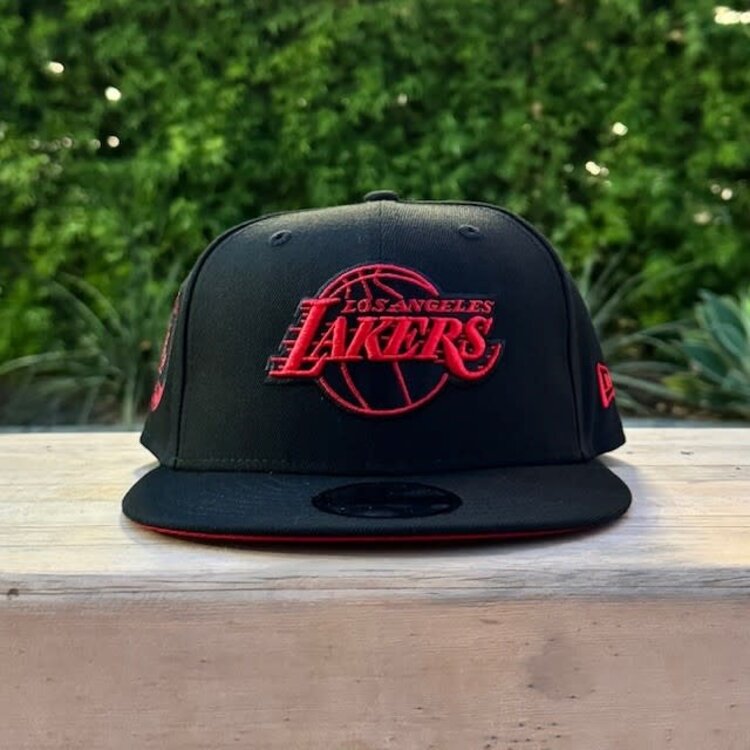 New Era Lakers Black Red Outline Crest SP Red UV 950