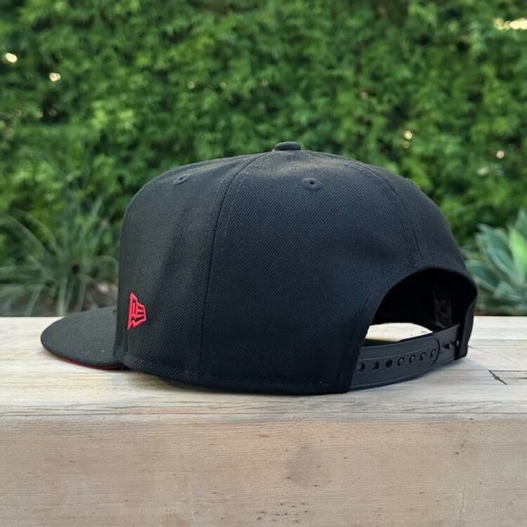 New Era Lakers Black Red Outline Crest SP Red UV 950