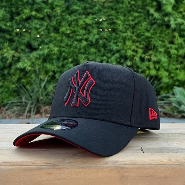 New Era NY Yankees Black Red Outline 2009 WS Red UV 940AF