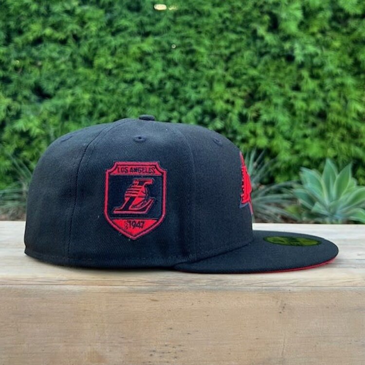 New Era Lakers Black Red Outline Crest SP Red UV Fitted