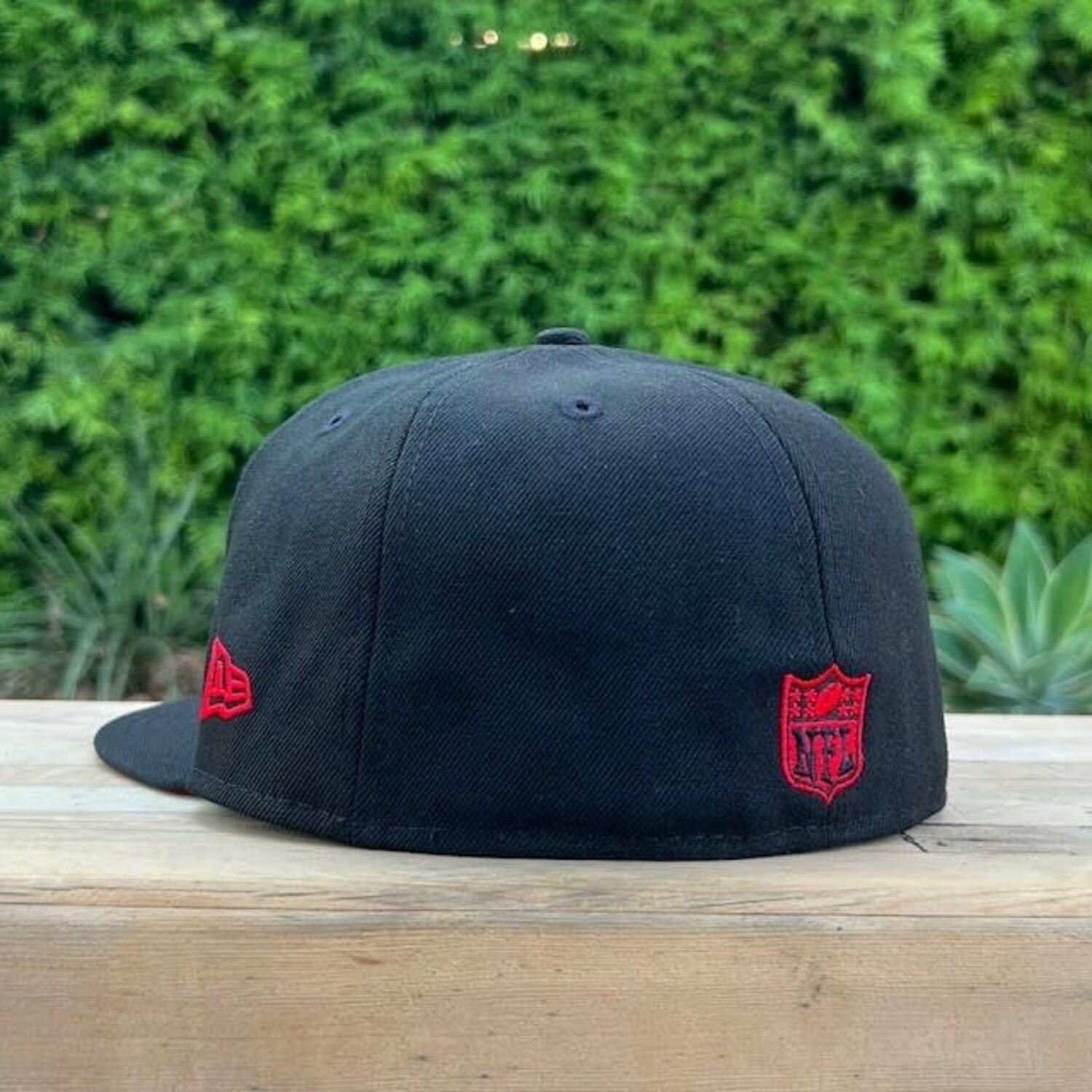 Raiders Black Red Outline SB XV Red UV Fitted - The Locker Room of