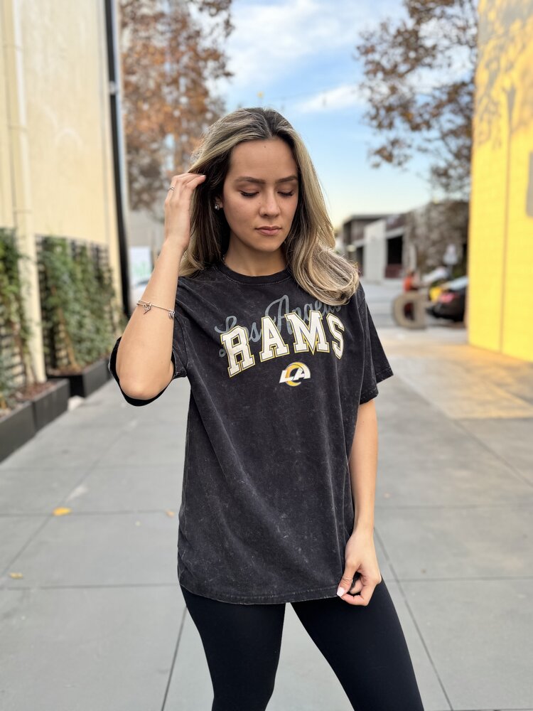 New Era Rams Women's NE Block Arch Black Mineral Wash SS Crew Tee