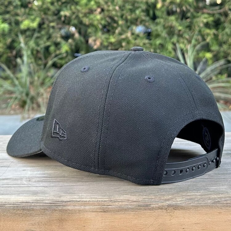 New Era LA Kings Black Metallic Silver Script Chevron SP 940 A-Frame