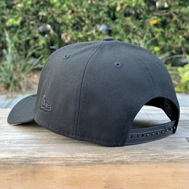 New Era LA Kings Black White Script Chevron SP 940 A-Frame