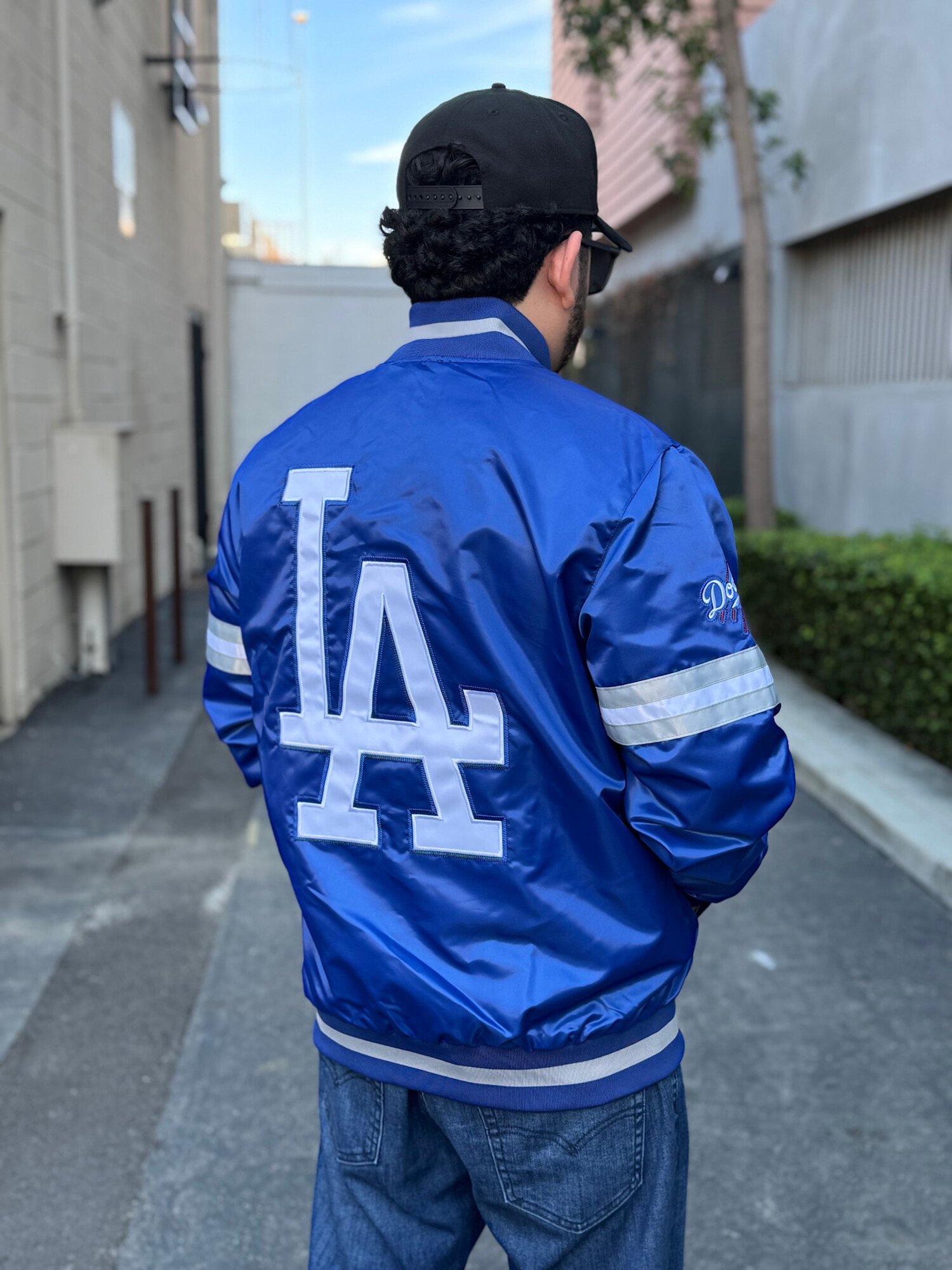 LA Dodgers Men's G-III Scout Satin Button-Down Jacket Royal - The