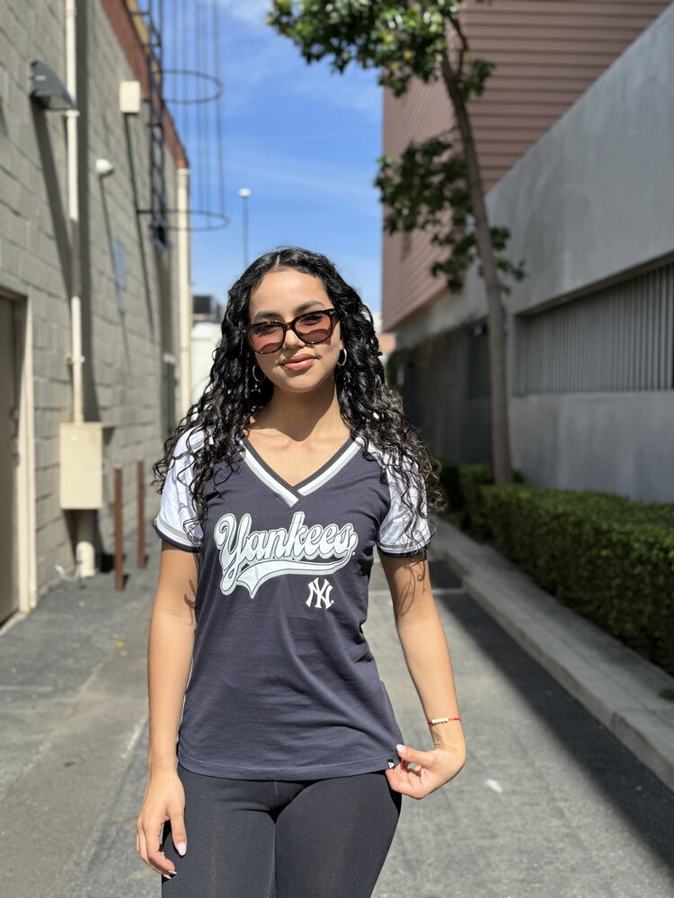 New Era NY Yankees Women's NE Retro Script V-Neck Navy/White