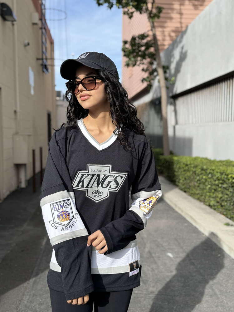 Mitchell and Ness LA Kings M&N Women's V-Neck LS Jersey