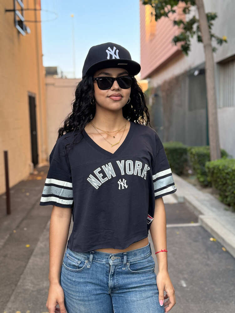 New Era NY Yankees NE Women's Throwback Wordmark Navy Crop V-Neck