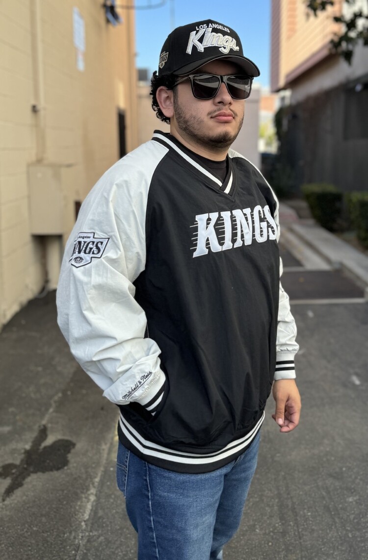 Mitchell and Ness LA Kings Men's M&N Nylon V-Neck Pullover Jacket Black